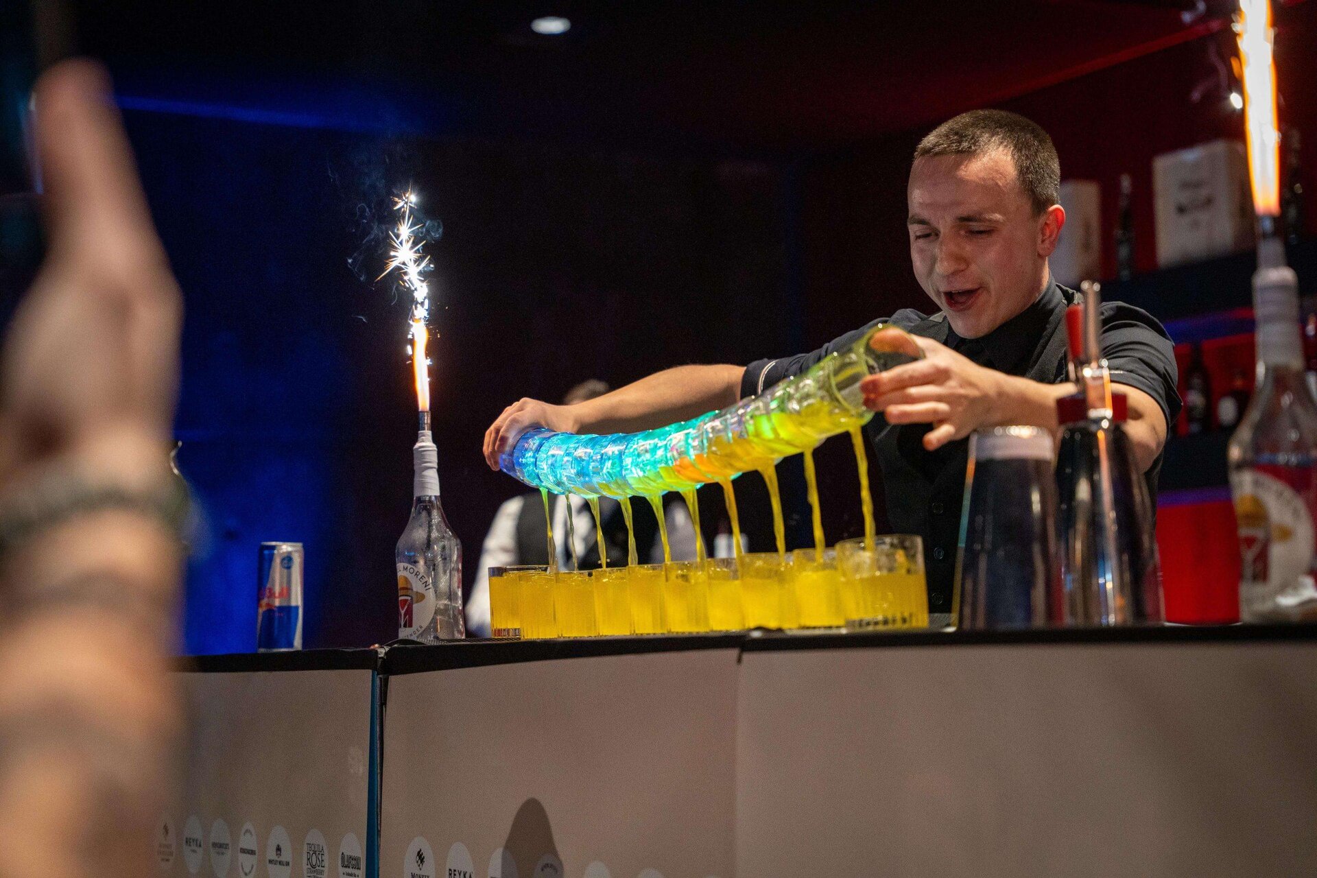 A cocktail masterclass bye flair bartenders